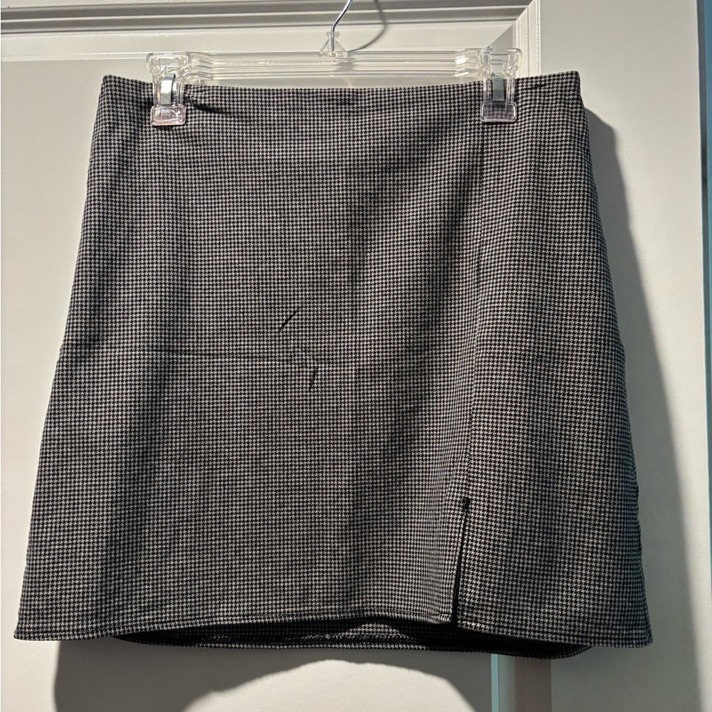 Old Navy Classic Black and White Houndstooth Skirt Medium